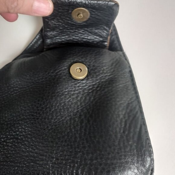 Elegant Black and Brown Leather Shoulder Bag - Picture 4 of 14